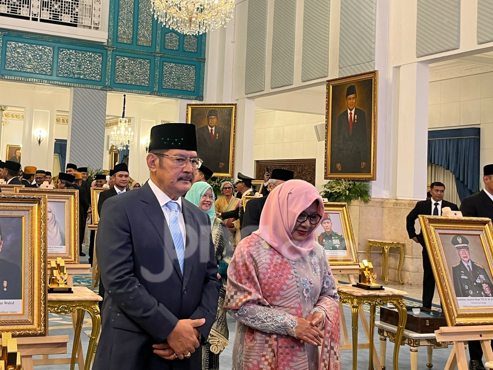 Netizen Dukung Gelar Pahlawan Nasional untuk Soeharto, Dinilai Layak